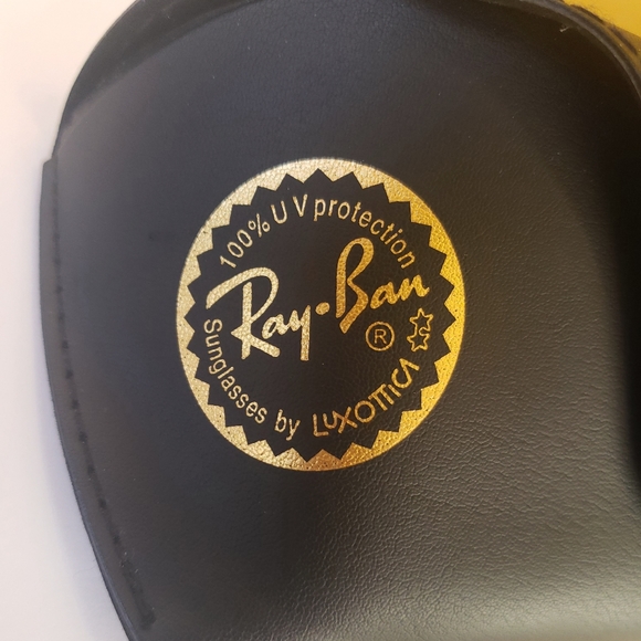 Ray- Ban Sunglasses 🕶 Case - Picture 2 of 4